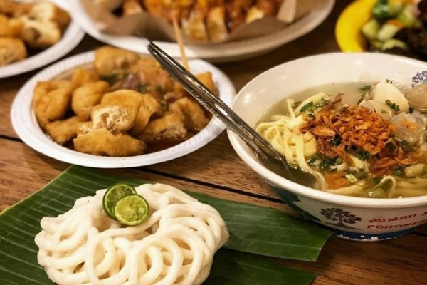 9 Tempat Makan di Dekat Stasiun Bandung